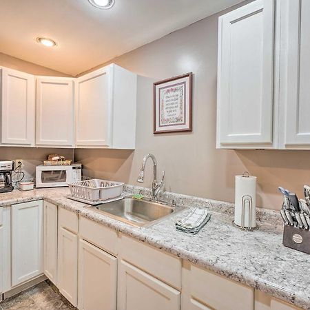 Lovely 3- Bedroom Apartment With Street Parking. Goshen Exterior photo