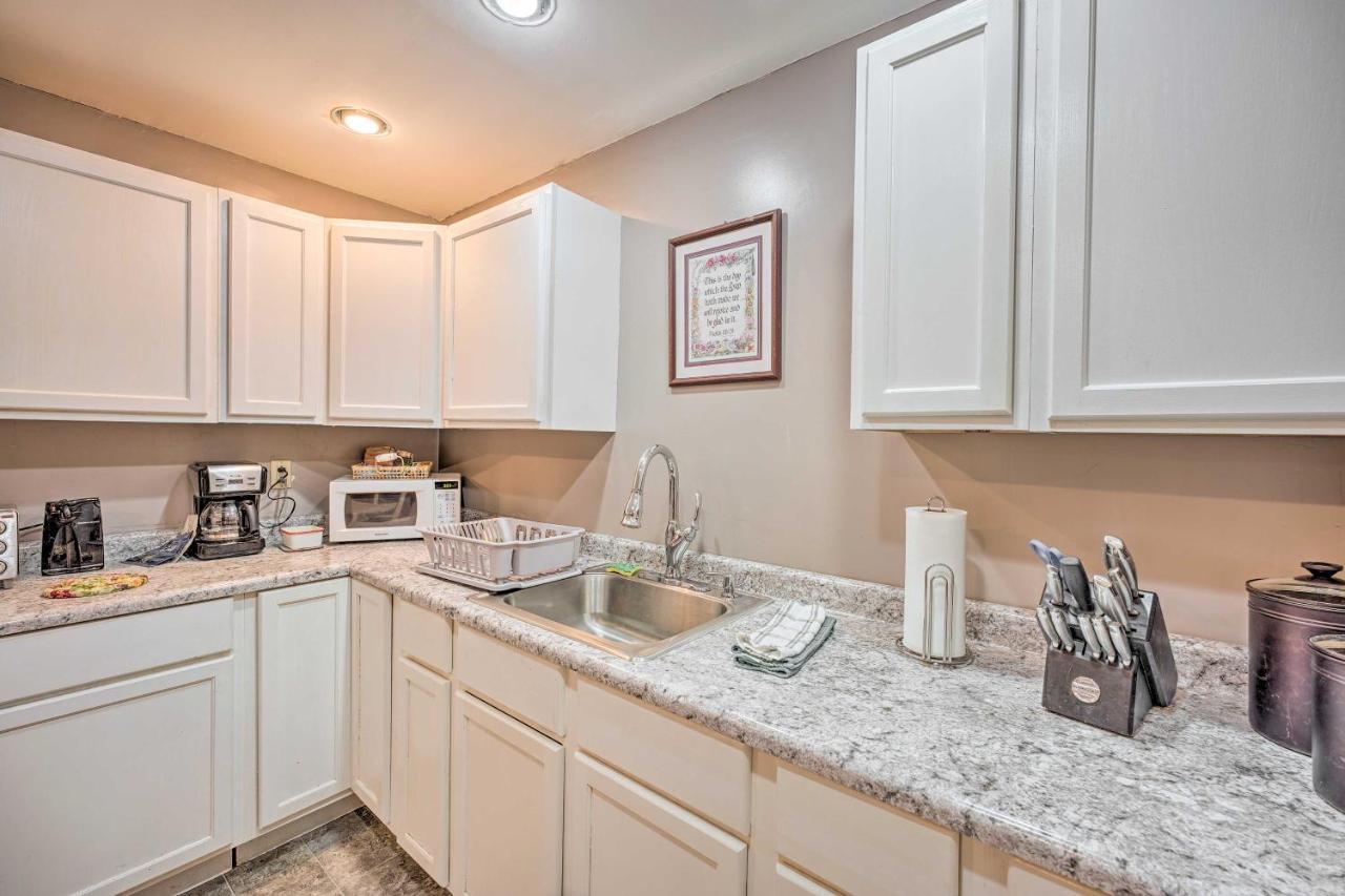 Lovely 3- Bedroom Apartment With Street Parking. Goshen Exterior photo