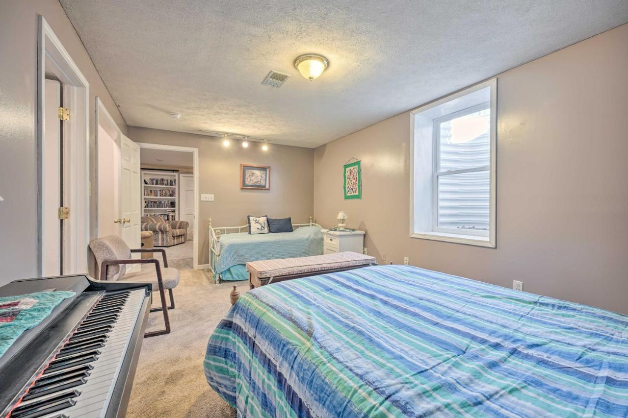 Lovely 3- Bedroom Apartment With Street Parking. Goshen Exterior photo