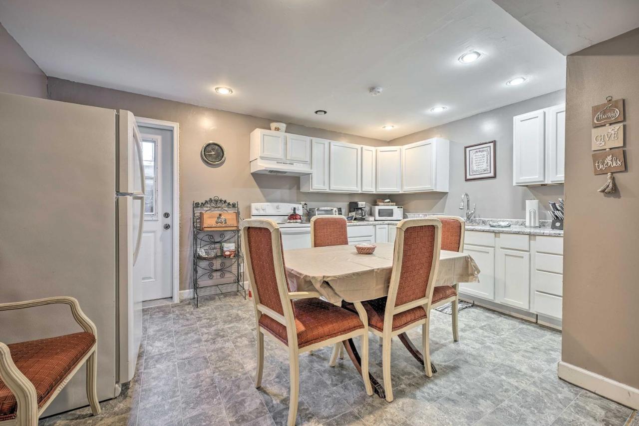 Lovely 3- Bedroom Apartment With Street Parking. Goshen Exterior photo