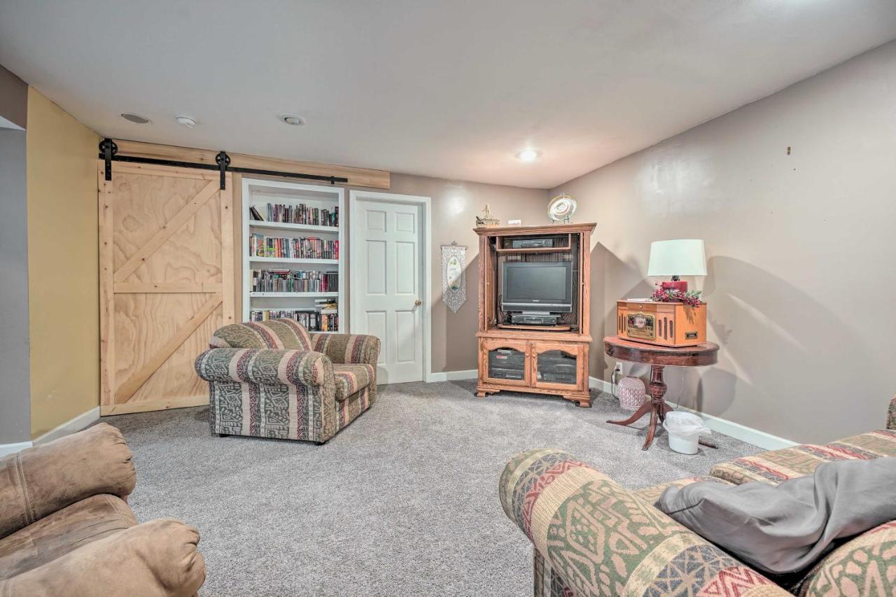 Lovely 3- Bedroom Apartment With Street Parking. Goshen Exterior photo