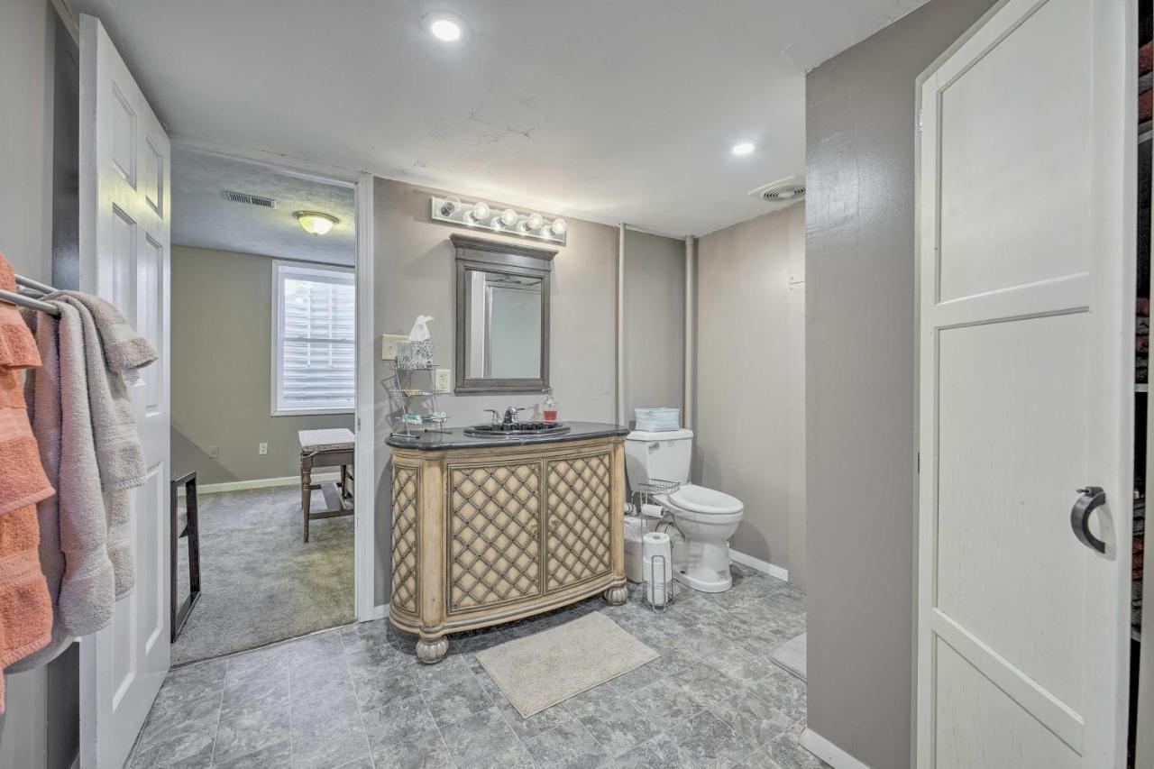 Lovely 3- Bedroom Apartment With Street Parking. Goshen Exterior photo