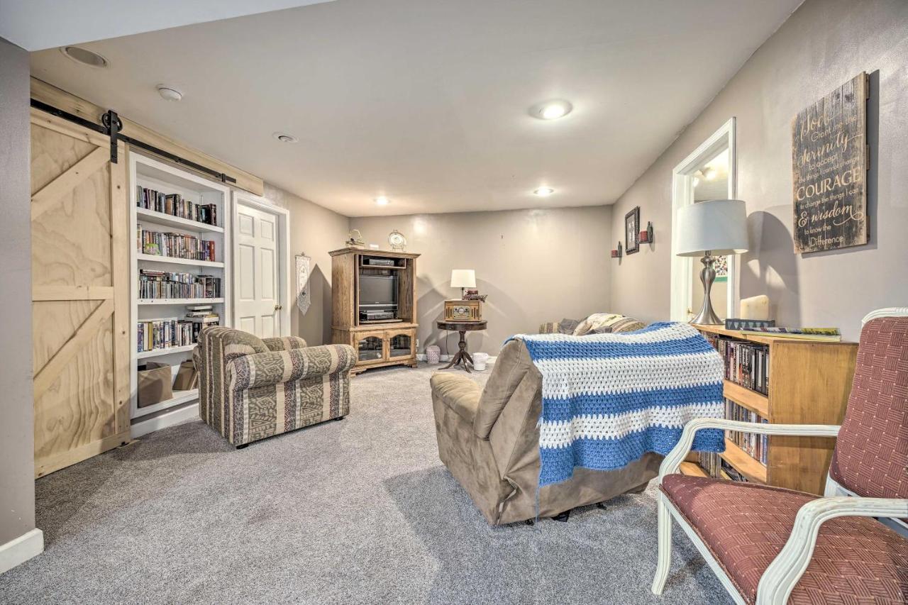 Lovely 3- Bedroom Apartment With Street Parking. Goshen Exterior photo