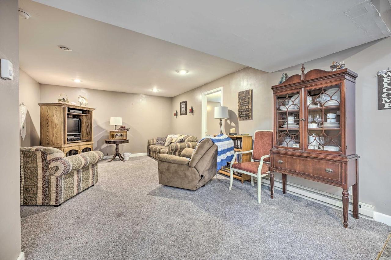 Lovely 3- Bedroom Apartment With Street Parking. Goshen Exterior photo