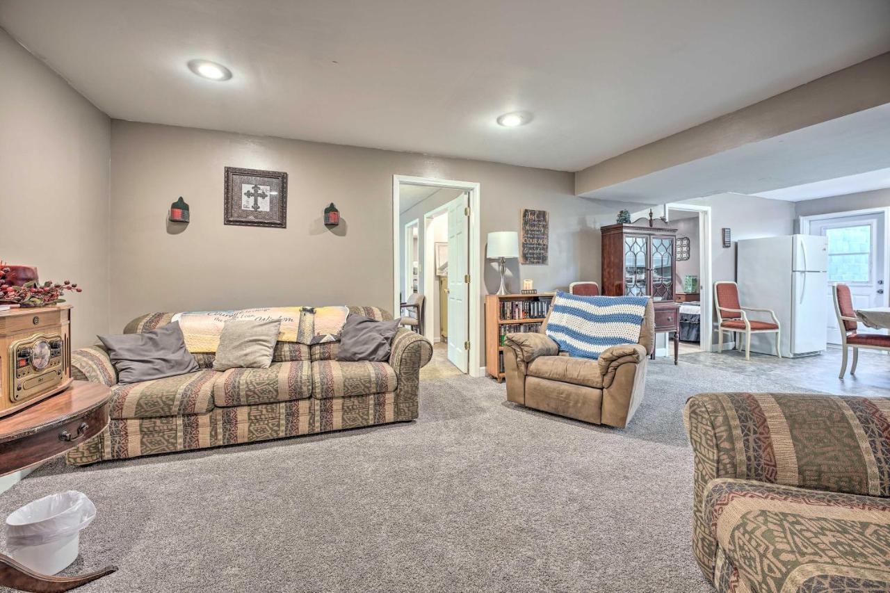 Lovely 3- Bedroom Apartment With Street Parking. Goshen Exterior photo