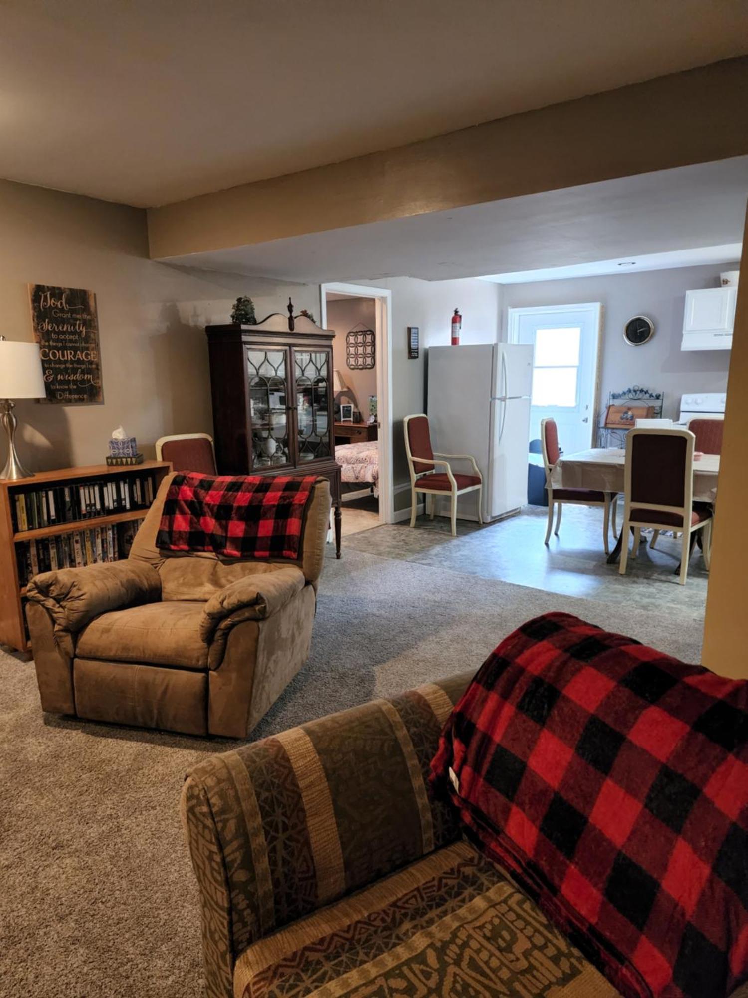 Lovely 3- Bedroom Apartment With Street Parking. Goshen Exterior photo